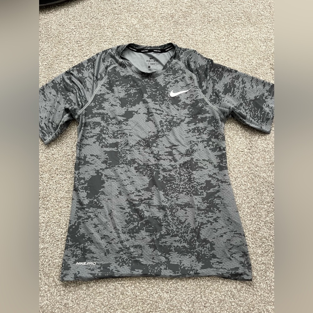 Men’s Nike Athletic T-shirt Grey